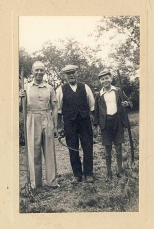 Harry Pilgrim Charles Harrup And Sam Thurley At Fieldgate Station Road Meldreth Groups Male Meldreth